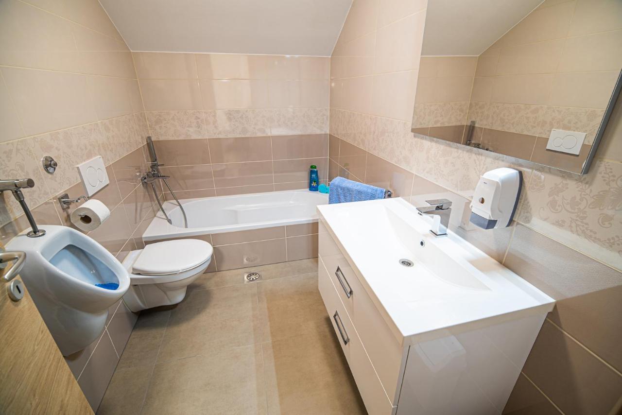 Holiday Home With Hot Tub And Sauna Sabina Rovte ภายนอก รูปภาพ