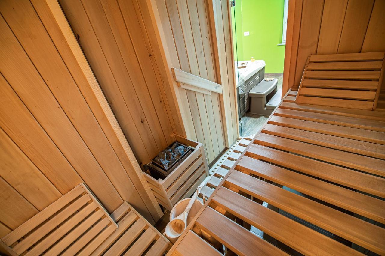 Holiday Home With Hot Tub And Sauna Sabina Rovte ภายนอก รูปภาพ