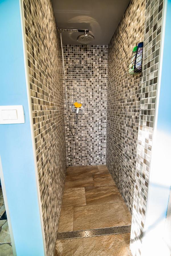 Holiday Home With Hot Tub And Sauna Sabina Rovte ภายนอก รูปภาพ