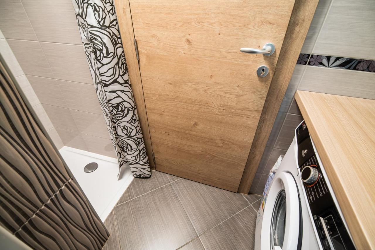 Holiday Home With Hot Tub And Sauna Sabina Rovte ภายนอก รูปภาพ