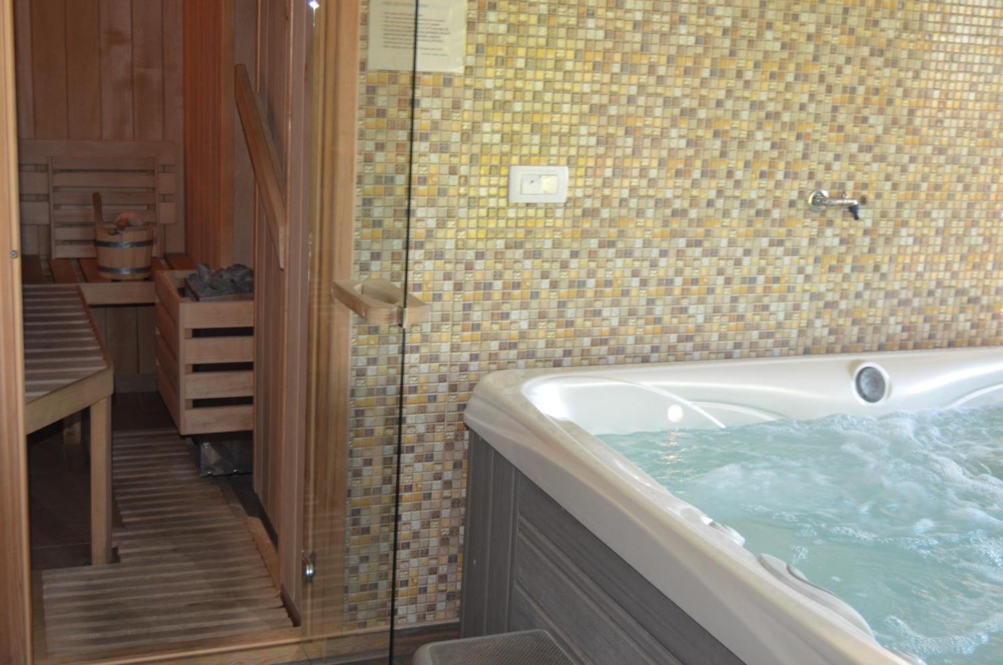 Holiday Home With Hot Tub And Sauna Sabina Rovte ภายนอก รูปภาพ